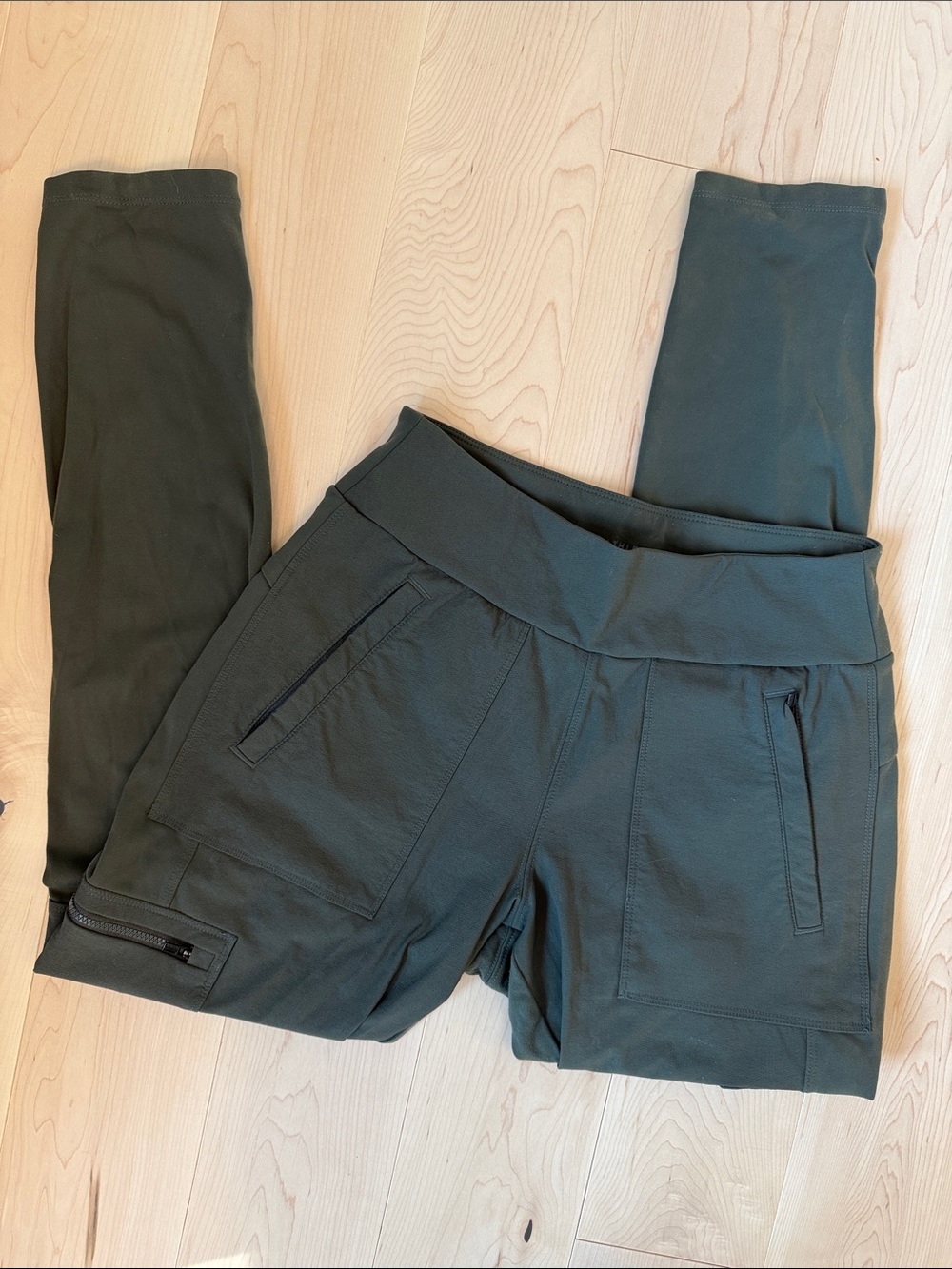 Athleta Headlands Olive Green Hybrid Cargo Leggings Pants 6